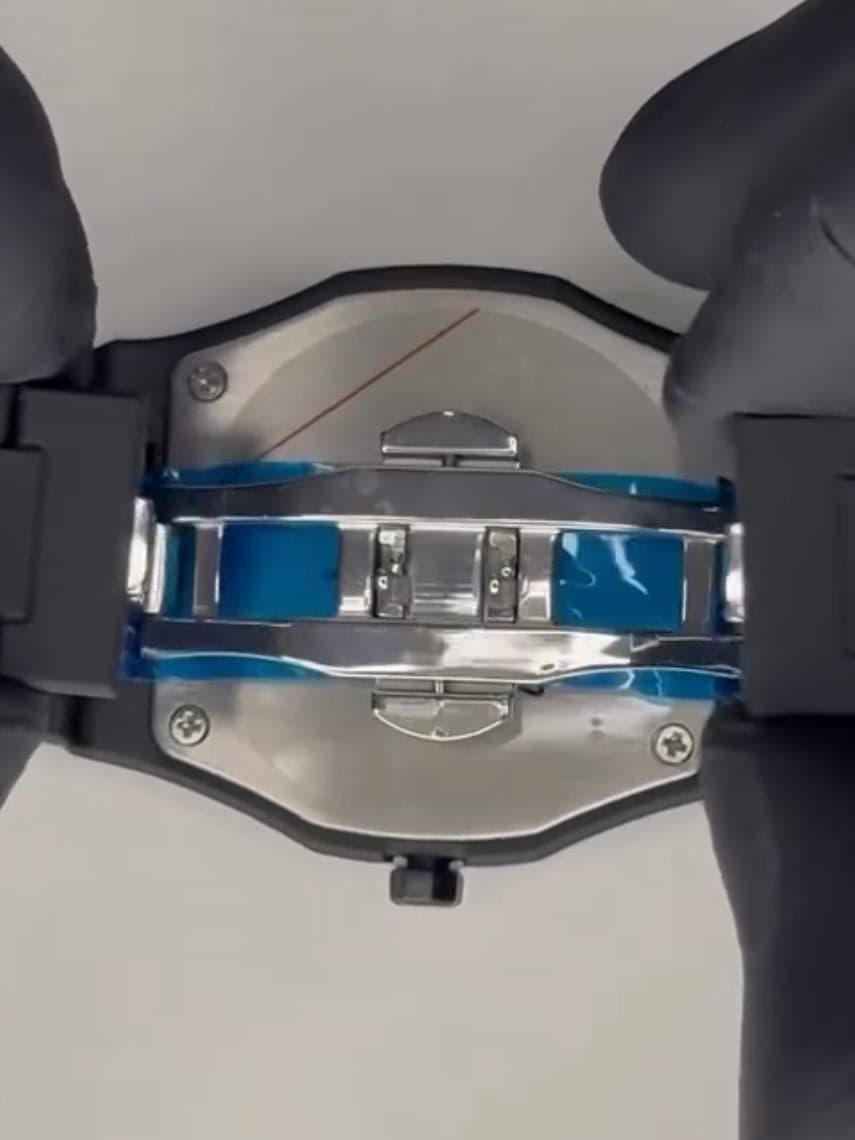 🖤 Black Aura Watch – Bold, Modern & Unstoppable